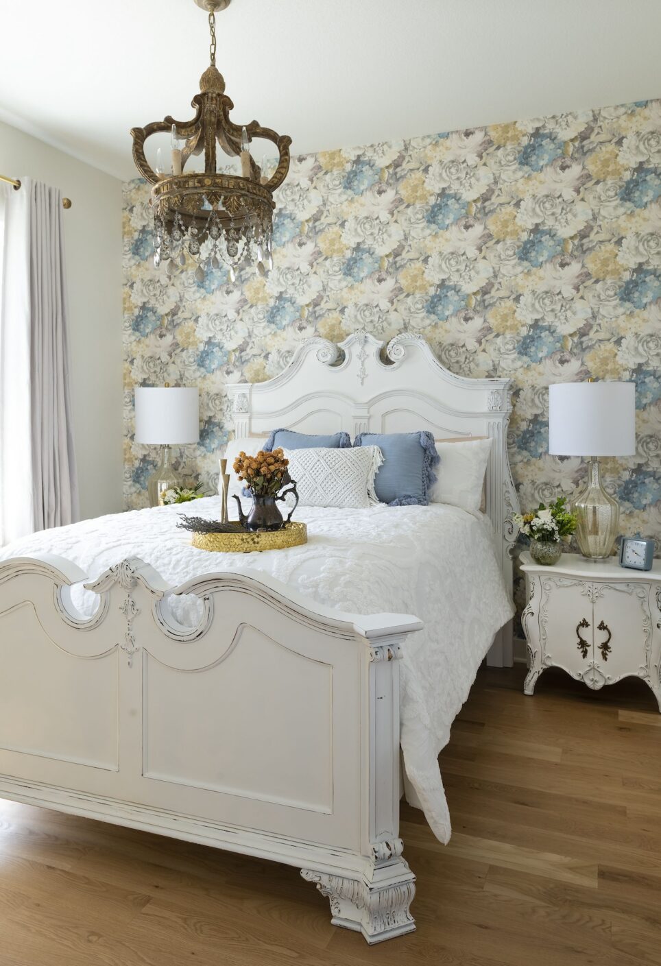 Bedroom Design With Wallpaper Accent Wall
